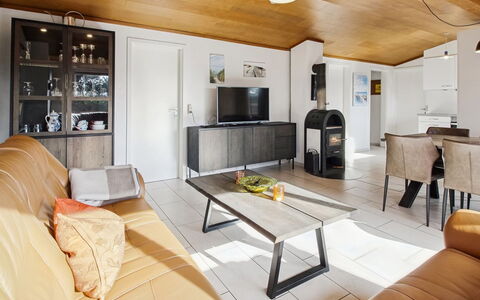 Nalin - 500M from the Sea: Meubilair, Interieur Ontwerp, Flooring, Bankstel, Verdieping, Plafond, Hout, Woonkamer, Kamer, Verlichting