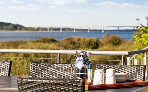 Berta - 70M to the Fjord: Meubilair, Stoel, Buitenmeubels, Tafel, Buitentafel, Balkon, Keuken En Eettafel, Schaduw, Dek, Armleuning