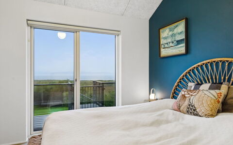 Berta - 70M to the Fjord: Slaapkamer, Laken, Bed, Interieur Ontwerp, Verdieping, Linens, Flooring, Bedding, Meubilair, Plafond