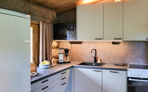 Kelokoto: Keuken, Countertop, Meubilair, Toestel Van De Keuken, Interieur Ontwerp, Gootsteen, Cabinetry, Hout, Major Appliance, Loodgieterswerkinrichting