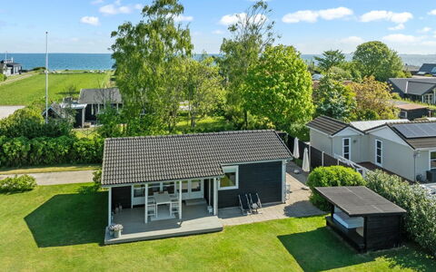 Iven - 140M from the Sea: Meubilair, Interieur Ontwerp, Flooring, Hout, Verdieping, Plafond, Houten Vloer, Stoel, Tafel, Verlichting