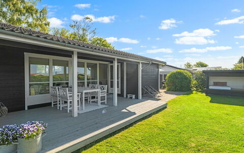 Iven - 140M from the Sea: Meubilair, Interieur Ontwerp, Flooring, Hout, Verdieping, Plafond, Houten Vloer, Stoel, Tafel, Verlichting
