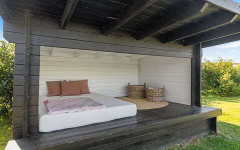 Iven - 140M from the Sea: Meubilair, Interieur Ontwerp, Flooring, Hout, Verdieping, Plafond, Houten Vloer, Stoel, Tafel, Verlichting