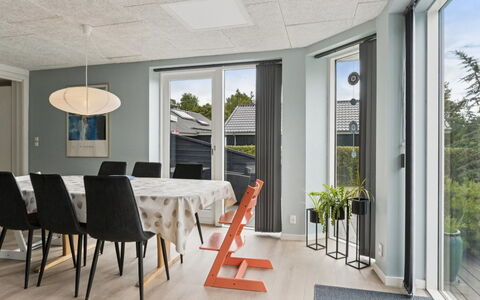 Byrial - 600M from the Sea: Meubilair, Interieur Ontwerp, Hout, Plafond, Flooring, Verdieping, Tafel, Stoel, Lichte Inrichting, Keuken En Eettafel