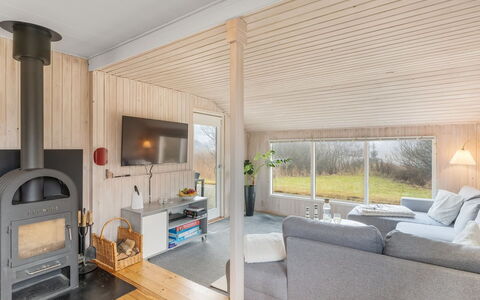 Eloise - 400M from the Sea: Flooring, Interieur Ontwerp, Hout, Verdieping, Plafond, Meubilair, Kamer, Woonkamer, Bankstel, Houten Vloer