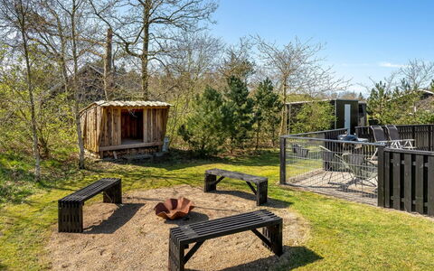 Rekke - 300M to the Fjord: Hout, Land Lot, Tuin, Backyard, Werf, Garden Gebouwen, Gazon, Outdoor Structuur, Hek, Landscaping