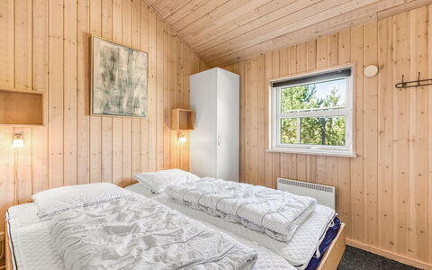 Rekke - 300M to the Fjord: Hout, Slaapkamer, Huis, Hardwood, Bedding, Bed, Beits, Plank, Bed Frame, Freezing