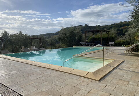 Villa Le Ripe - Gambassi Terme, Toscana: Water, Wolk, Lucht, Watervoorraden, Zwembad, Rechthoek, Buitenmeubels, Boom, Schaduw, Fabriek