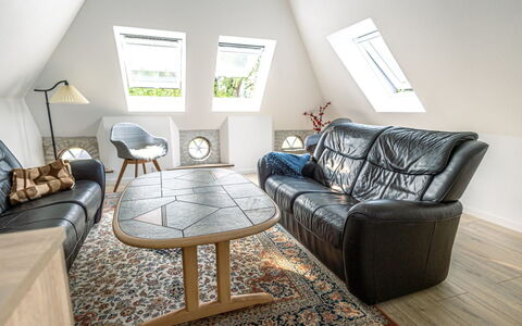 Arnora - 48Km from the Sea: Meubilair, Interieur Ontwerp, Flooring, Hout, Verdieping, Plafond, Houten Vloer, Stoel, Tafel, Verlichting
