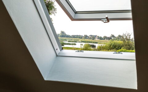 Arnora - 48Km from the Sea: Meubilair, Interieur Ontwerp, Flooring, Hout, Verdieping, Plafond, Houten Vloer, Stoel, Tafel, Verlichting