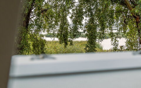 Arnora - 48Km from the Sea: Meubilair, Interieur Ontwerp, Flooring, Hout, Verdieping, Plafond, Houten Vloer, Stoel, Tafel, Verlichting