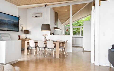 Thjodulf - 300M from the Sea: Interieur Ontwerp, Meubilair, Flooring, Verdieping, Hout, Plafond, Houten Vloer, Bankstel, Woonkamer, Lichte Inrichting