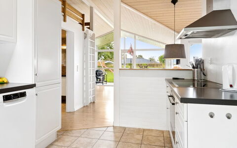 Thjodulf - 300M from the Sea: Flooring, Keuken, Interieur Ontwerp, Verdieping, Meubilair, Countertop, Hout, Plafond, Cabinetry, Houten Vloer