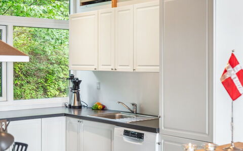 Thjodulf - 300M from the Sea: Keuken, Toestel Van De Keuken, Interieur Ontwerp, Countertop, Cabinetry, Meubilair, Hout, Flooring, Major Appliance, Kast