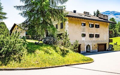 Pontresina 15: Gebouw, Venster, Huis, Huis, Architectuur, Woongebied, Verblijf, Landelijk Gebied, Landgoed, Dorp