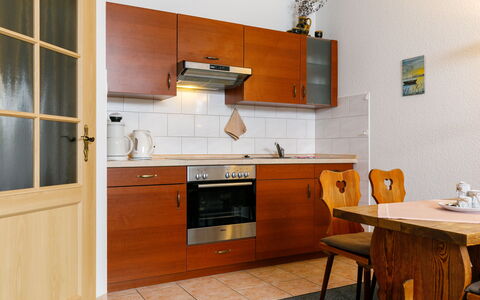 Schneider: Cabinetry, Countertop, Meubilair, Wastafel, Keuken, Fornuis, Gebouw, Hout, Lade, Interieur Ontwerp