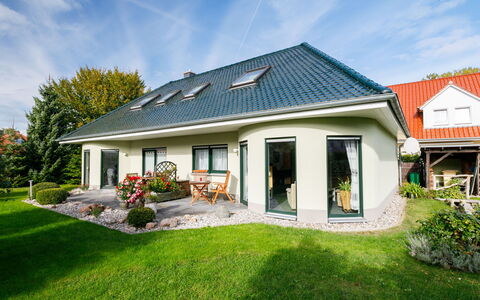 Schneider: Fabriek, Wolk, Lucht, Gebouw, Eigendom, Venster, Huis, Deur, Boom, Land Lot