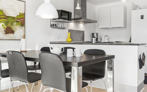 Sophy - 150M from the Sea: Meubilair, Interieur Ontwerp, Flooring, Hout, Verdieping, Plafond, Houten Vloer, Stoel, Tafel, Verlichting