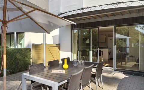 Sophy - 150M from the Sea: Meubilair, Interieur Ontwerp, Flooring, Hout, Verdieping, Plafond, Houten Vloer, Stoel, Tafel, Verlichting