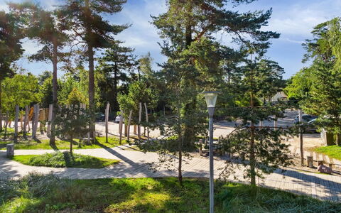 Sophy - 150M from the Sea: Meubilair, Interieur Ontwerp, Flooring, Hout, Verdieping, Plafond, Houten Vloer, Stoel, Tafel, Verlichting