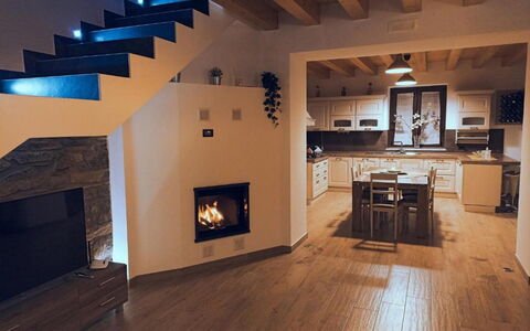 Casa Santa Venera: Hout, Interieur Ontwerp, Woonkamer, Hal, Verdieping, Flooring, Muur, Cabinetry, Beits, Hardwood