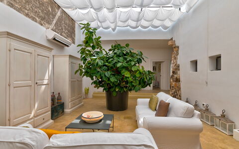 Masseria Isaia: Eigendom, Gebouw, Meubilair, Fabriek, Comfort, Kamerplant, Interieur Ontwerp, Woonkamer, Hout, Tafel