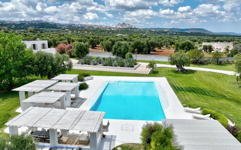 Masseria Isaia: Water, Wolk, Lucht, Eigendom, Fabriek, Zwembad, Azure, Boom, Gebouw, Stedelijk Ontwerp