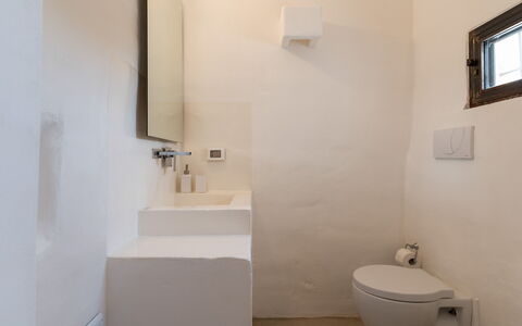 Masseria Isaia: Fotolijst, Loodgieterswerkinrichting, Wastafel In De Badkamer, Badkamer, Wastafel, Verlichting, Hout, Gebouw, Verdieping