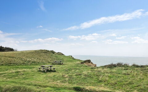 Skyler - 400M from the Sea: Gras, Groen, Grasland, Horizon, Ecoregio, Terrein, Zomer, Zee, Land Lot, Kust En Oceanic Landvormen