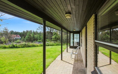 Skyler - 400M from the Sea: Gazon, Tuin, Veranda, Landgoed, Schaduw, Landscaping, Boerderij, Werf, Ontwerp, Siding