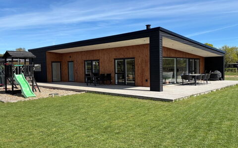 Harrieth - 300M from the Sea: Dak, Huis, Deur, Verblijf, Schaduw, Siding, Werf, Landgoed, Backyard