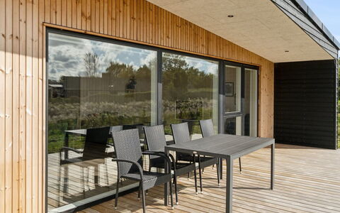 Harrieth - 300M from the Sea: Dak, Huis, Deur, Verblijf, Schaduw, Siding, Werf, Landgoed, Backyard