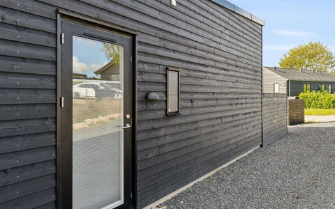 Harrieth - 300M from the Sea: Dak, Huis, Deur, Verblijf, Schaduw, Siding, Werf, Landgoed, Backyard