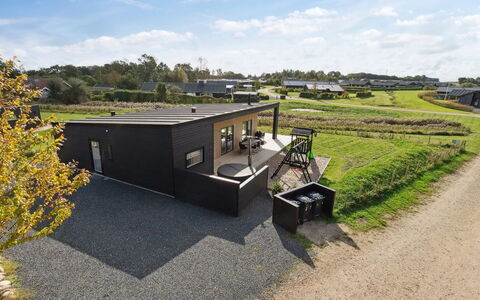 Harrieth - 300M from the Sea: Dak, Huis, Deur, Verblijf, Schaduw, Siding, Werf, Landgoed, Backyard