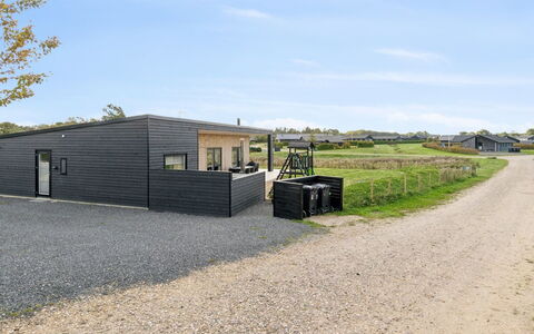 Harrieth - 300M from the Sea: Dak, Huis, Deur, Verblijf, Schaduw, Siding, Werf, Landgoed, Backyard