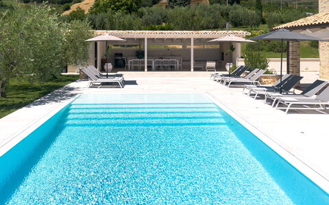 Villa Aso: Zwembad, Buitenmeubels, Toevlucht, Samengesteld Materiaal, Eco Hotel, Ligstoel, Schaduw, Thermae, Landscaping, Stoel