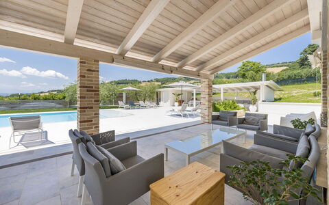 Villa Aso: Buitenmeubels, Veranda, Schaduw, Stoel, Landgoed, Keuken En Eettafel, Outdoor Structuur, Patio, Toevlucht, Straal