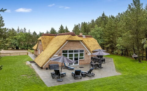 Aivars - from the Sea: Dak, Huis, Huis, Verblijf, Deur, Siding, Dek, Veranda, Plank, Hardwood