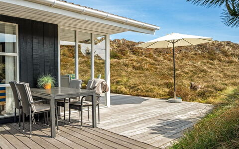 Nashota - 700M from the Sea: Dak, Huis, Huis, Verblijf, Deur, Siding, Dek, Veranda, Plank, Hardwood