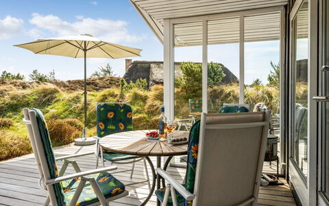 Nashota - 700M from the Sea: Dak, Huis, Huis, Verblijf, Deur, Siding, Dek, Veranda, Plank, Hardwood