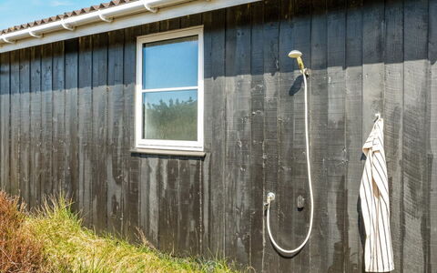 Nashota - 700M from the Sea: Dak, Huis, Huis, Verblijf, Deur, Siding, Dek, Veranda, Plank, Hardwood