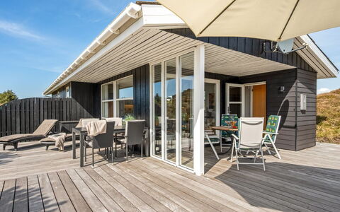 Nashota - 700M from the Sea: Dak, Huis, Huis, Verblijf, Deur, Siding, Dek, Veranda, Plank, Hardwood