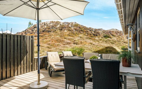 Nashota - 700M from the Sea: Dak, Huis, Huis, Verblijf, Deur, Siding, Dek, Veranda, Plank, Hardwood