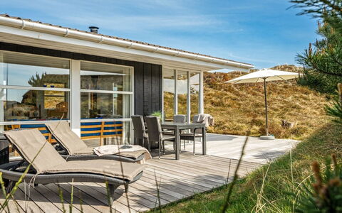 Nashota - 700M from the Sea: Dak, Huis, Huis, Verblijf, Deur, Siding, Dek, Veranda, Plank, Hardwood
