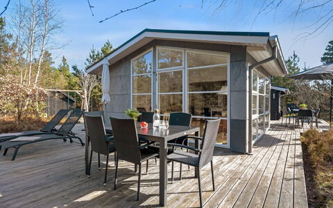 Florense - 2.5Km from the Sea: Hout, Verblijf, Deur, Garden Gebouwen, Schaduw, Hardwood, Outdoor Structuur, Veranda, Dek, Stoel