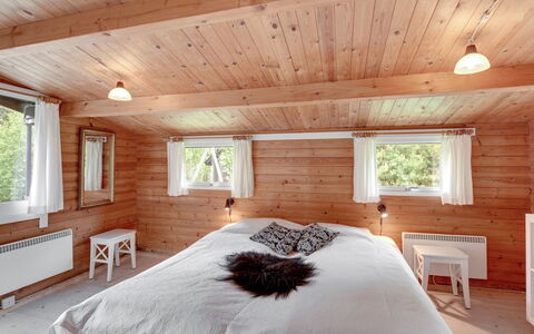 Florense - 2.5Km from the Sea: Hout, Meubilair, Slaapkamer, Plafond, Bed, Interieur Ontwerp, Huis, Huis, Verlichting, Kamer