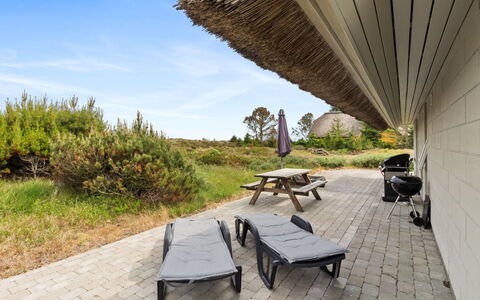 Andrine - 700M from the Sea: Meubilair, Interieur Ontwerp, Flooring, Hout, Verdieping, Plafond, Houten Vloer, Stoel, Tafel, Verlichting