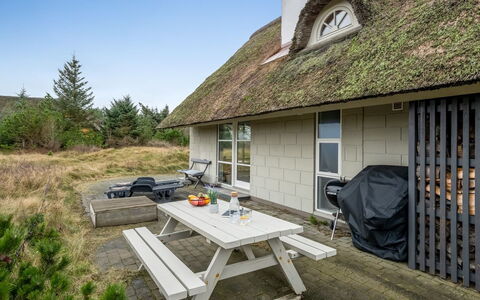 Andrine - 700M from the Sea: Meubilair, Interieur Ontwerp, Flooring, Hout, Verdieping, Plafond, Houten Vloer, Stoel, Tafel, Verlichting