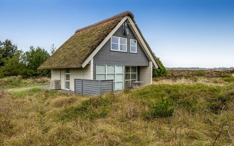 Andrine - 700M from the Sea: Meubilair, Interieur Ontwerp, Flooring, Hout, Verdieping, Plafond, Houten Vloer, Stoel, Tafel, Verlichting