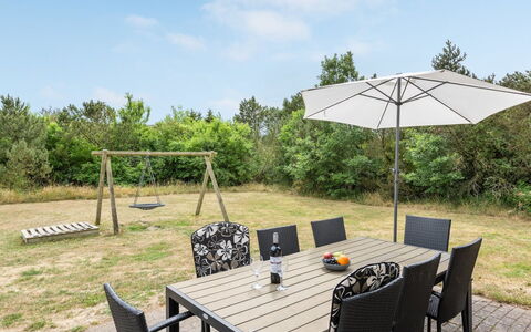 Tabithe - 2.2Km from the Sea: Meubilair, Interieur Ontwerp, Stoel, Flooring, Tafel, Toevlucht, Verdieping, Plafond, Kamer, Eco Hotel
